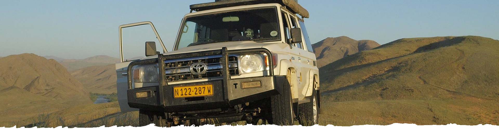 Autohuur-Namibie-Toyota-Landcruiser-4.2TD-4x4-4personen-slider_01