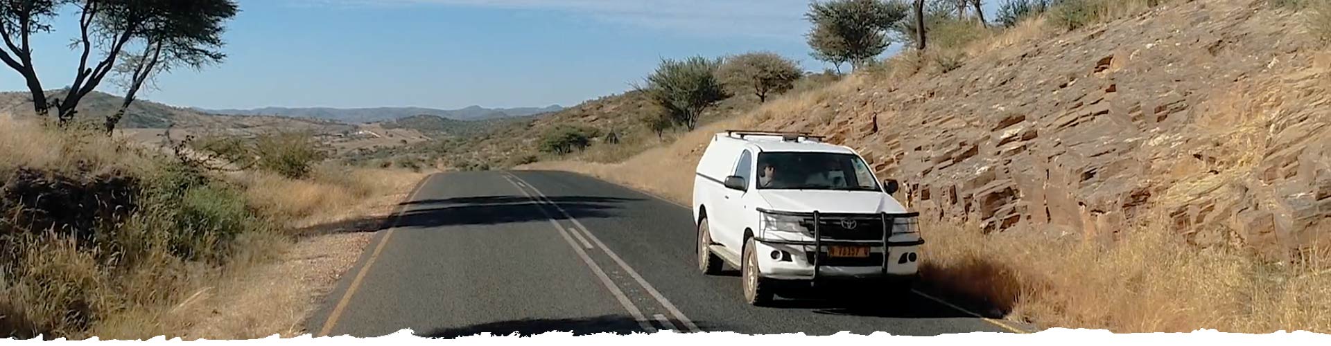 Autohuur-Namibie--slider-Toyota-Hilux-2.4TD-4x4-Single-Cab-2pax